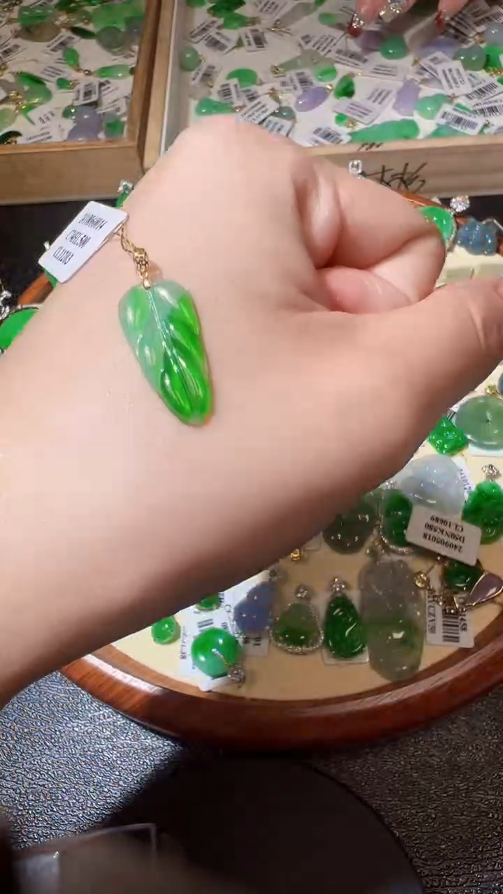 【闪购商品】翡翠颈饰18K金镶嵌我