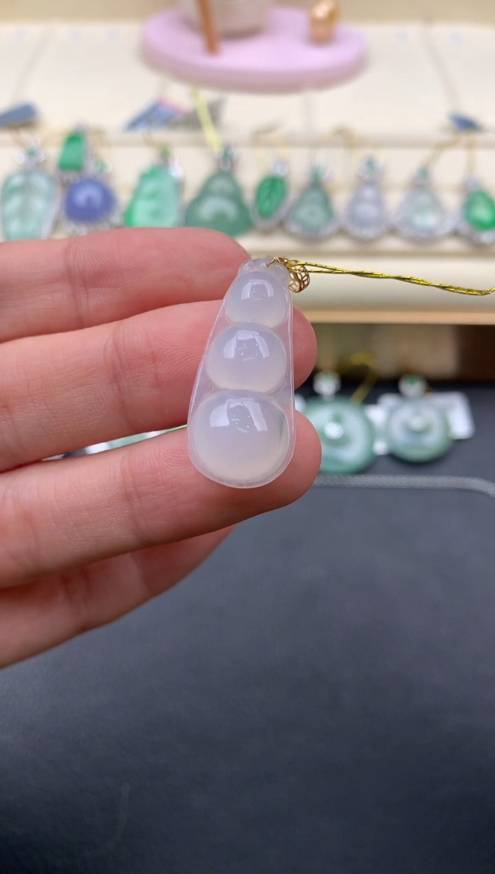 【闪购商品】翡翠颈饰18K金镶嵌W87      