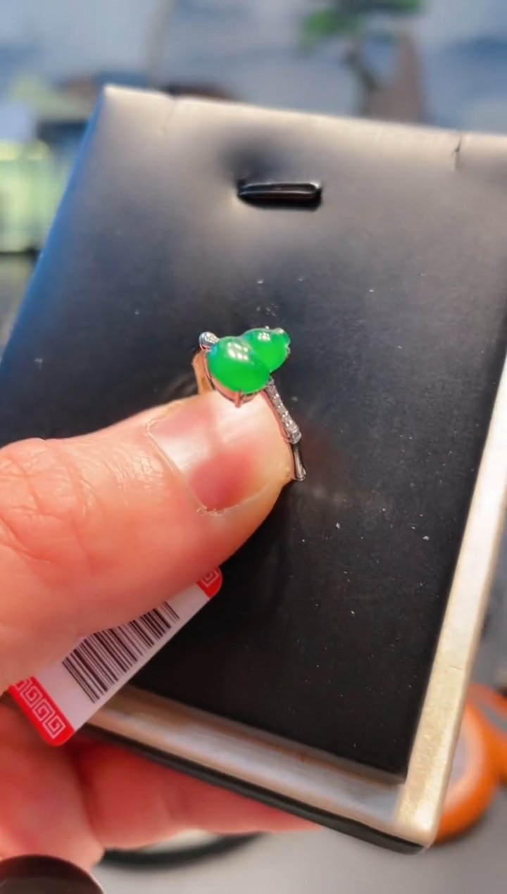 【闪购商品】翡翠颈饰18K金镶嵌A77戒指