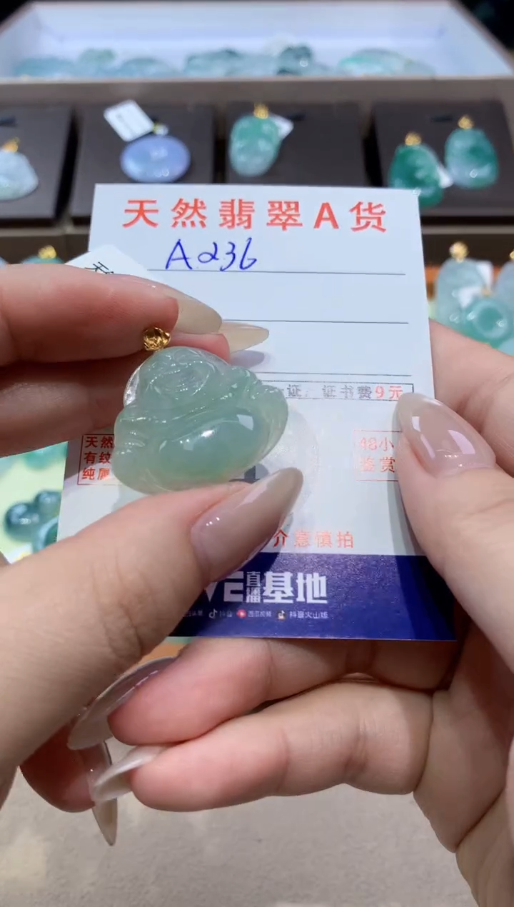 颈饰18K金镶嵌翡翠天然缅甸翡翠A货挂件 