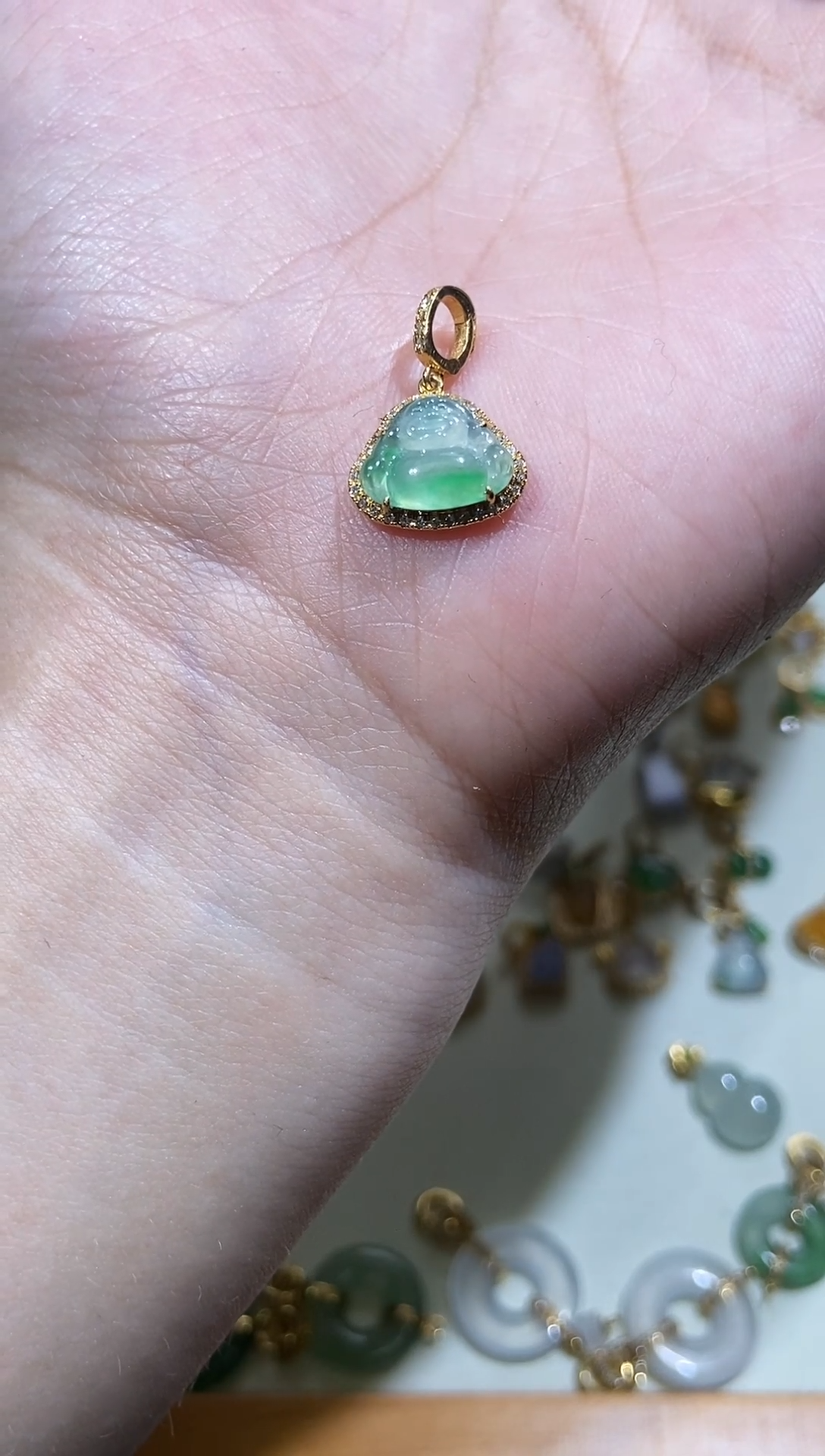 颈饰18K金镶嵌翡翠S***N11111111