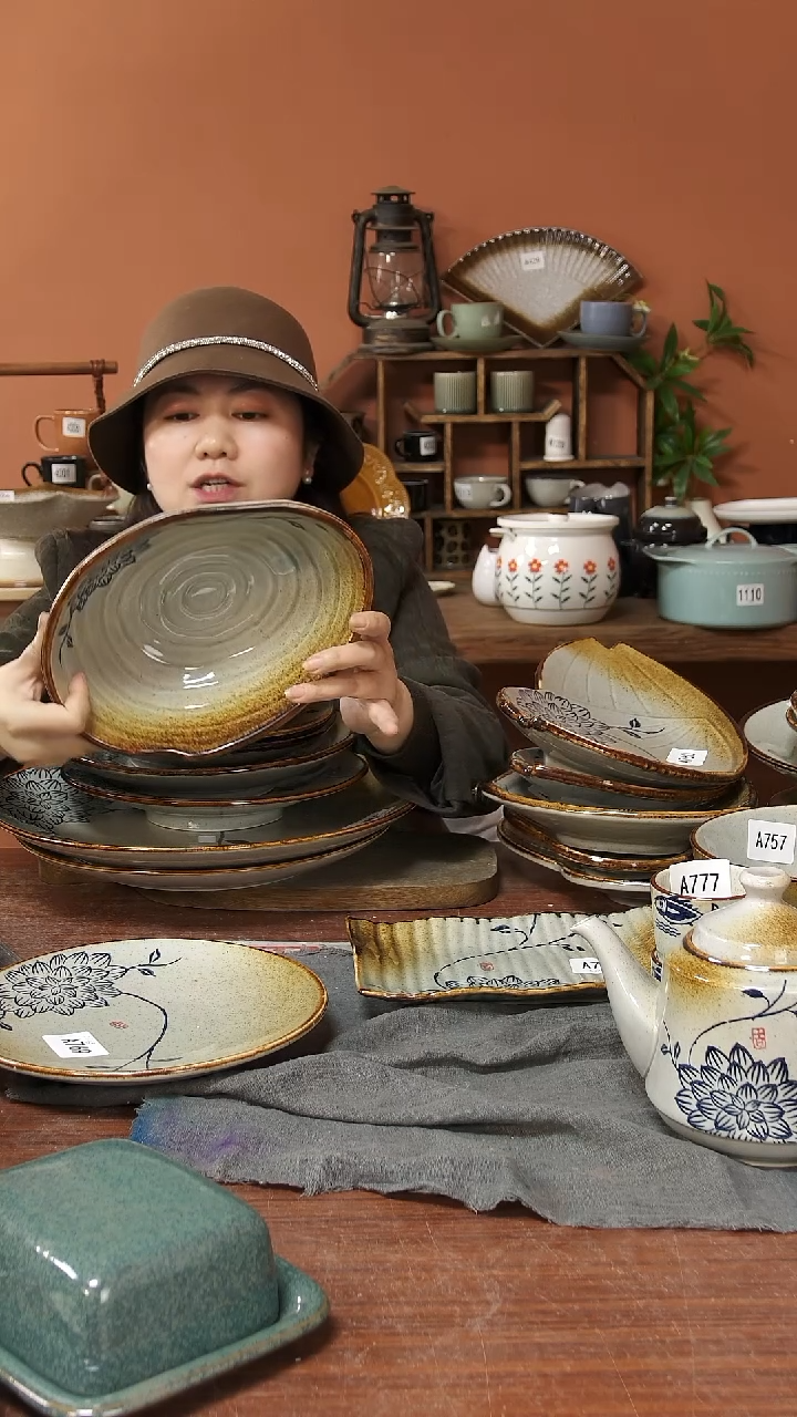 陶瓷A762 一只手绘蓝莲花船型碗24*18*9微瑕