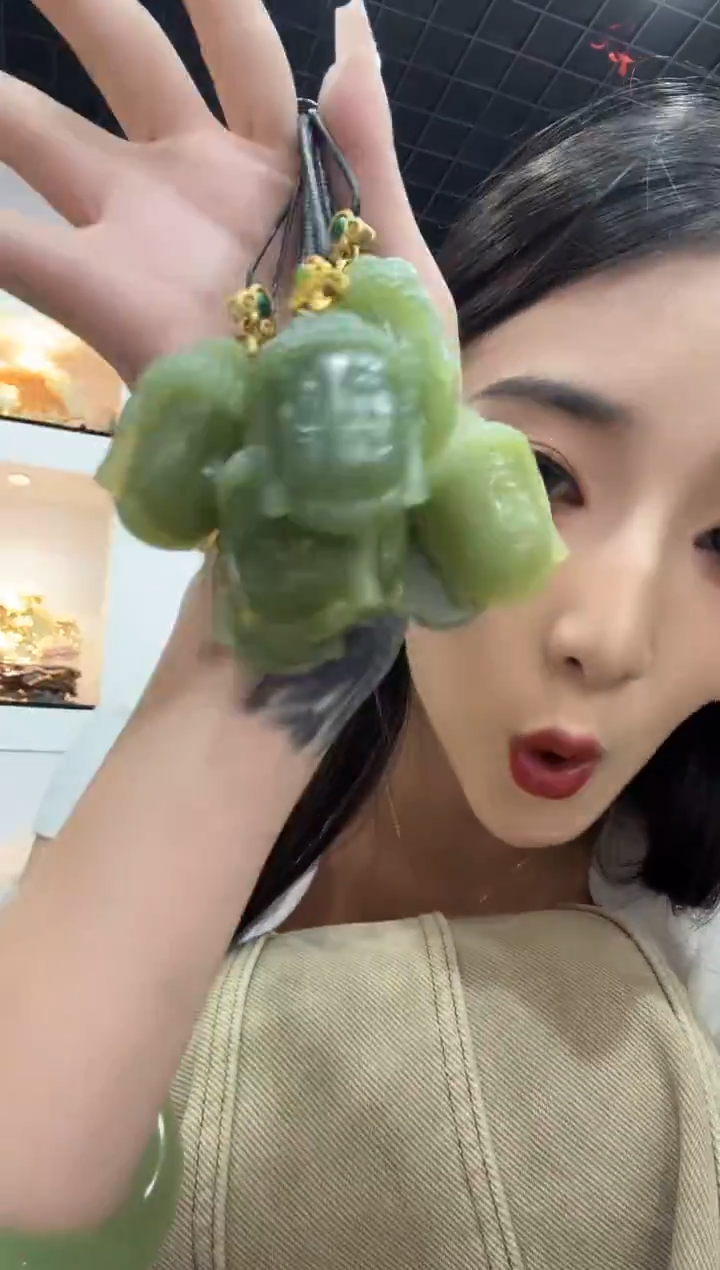 未镶嵌岫玉颈饰湖水绿佛头【皮绳】