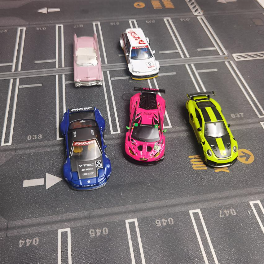 【主播专享】汽车模型潮玩合金车模摆件玩具男孩小汽车超级跑车1：64
