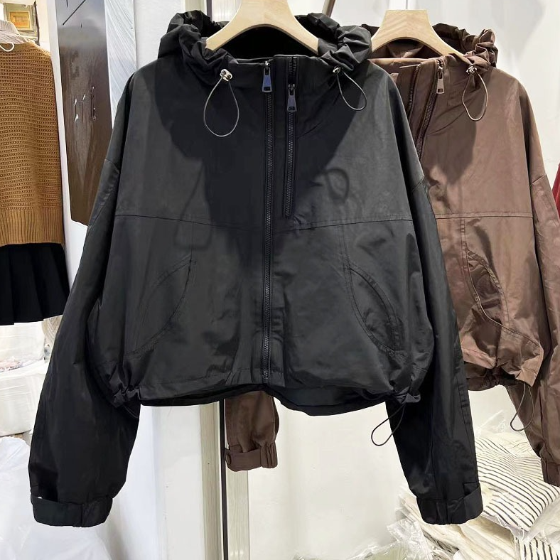 秋季宽松显瘦连帽外套女小个子洋气百搭短款夹克冲锋衣休闲设计感