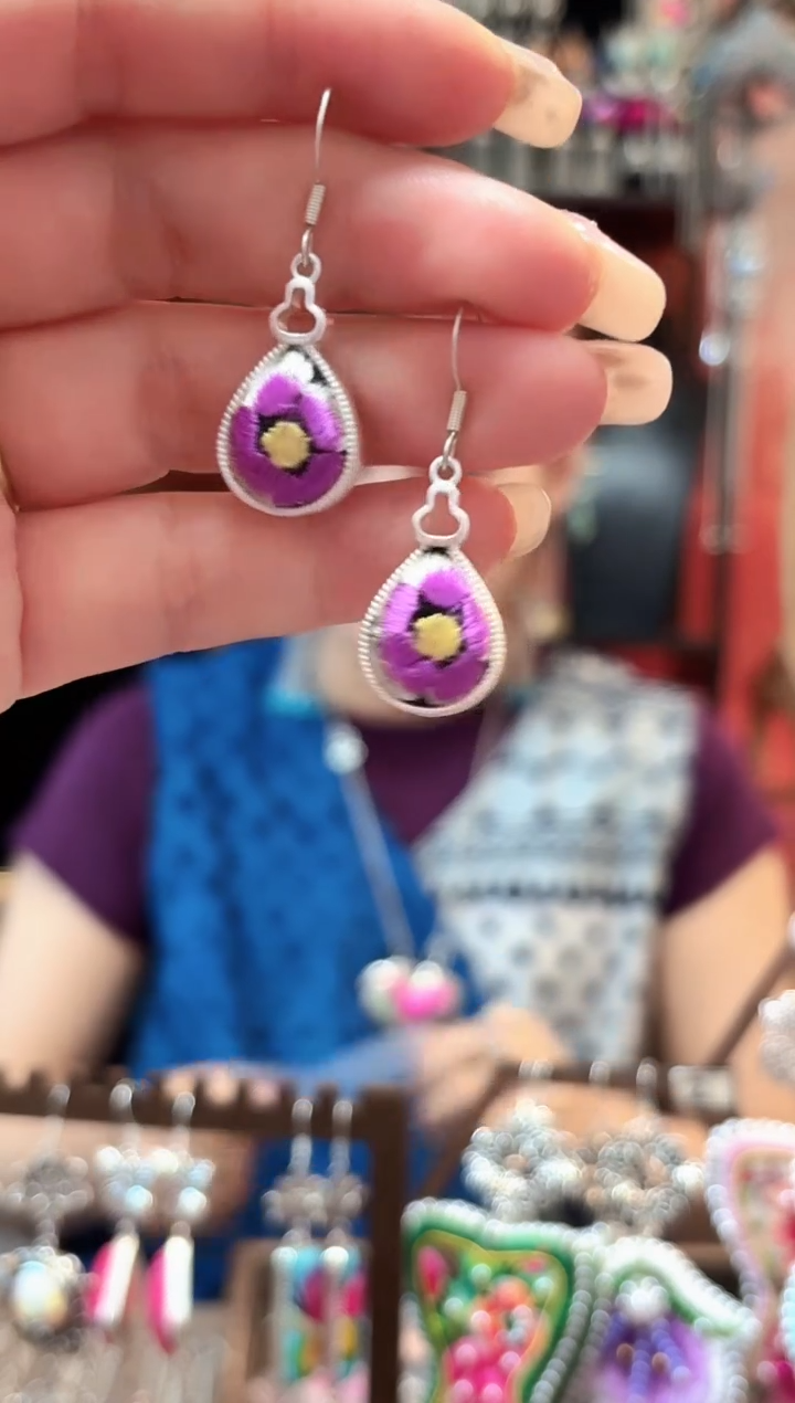 织绣云织谣民族风精美饰品   678