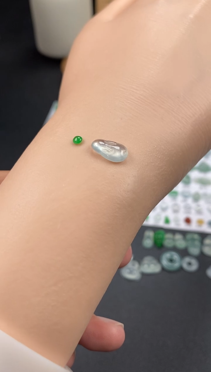 翡翠未镶嵌颈饰翡翠冰种兔子