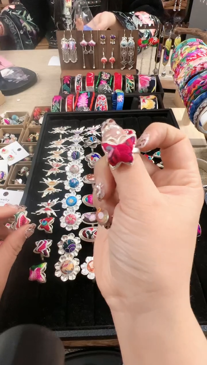 【闪购商品】织绣民族风老绣饰品301