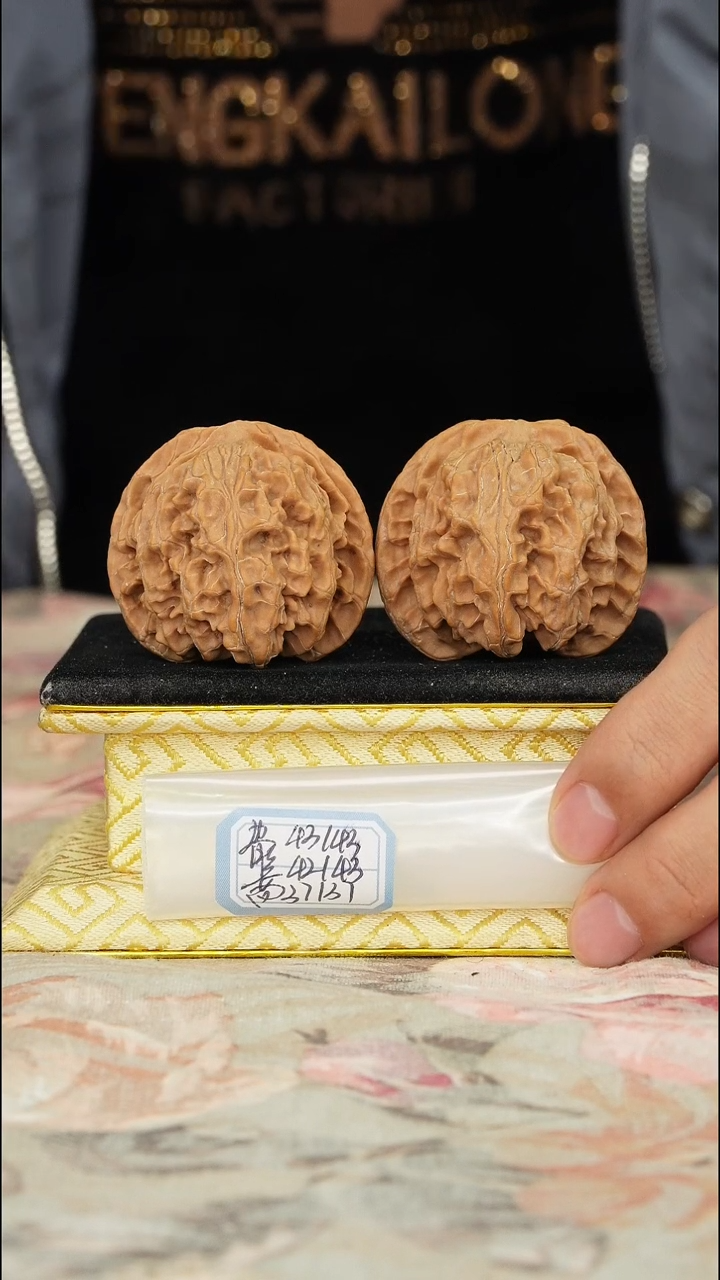 【闪购商品】文玩核桃把件苹果园
