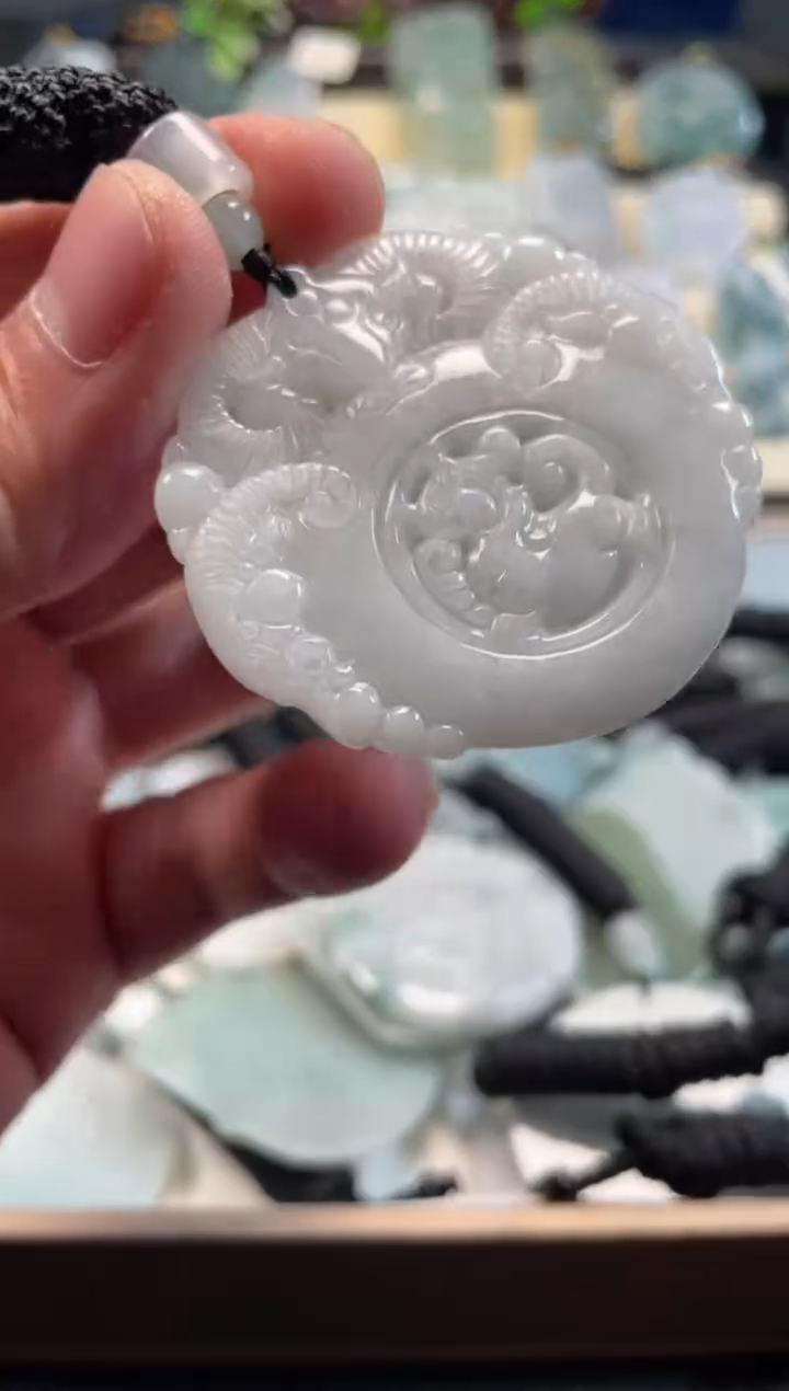 颈饰未镶嵌翡翠12/03/023