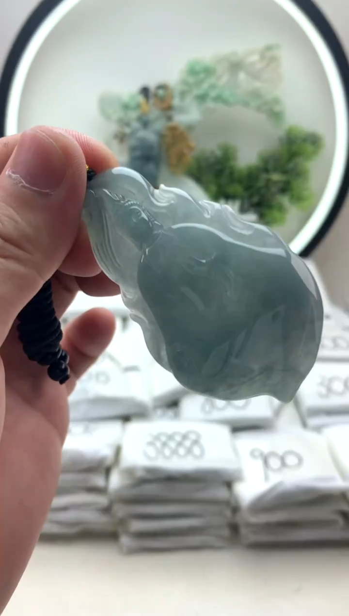 颈饰未镶嵌翡翠素衣观音