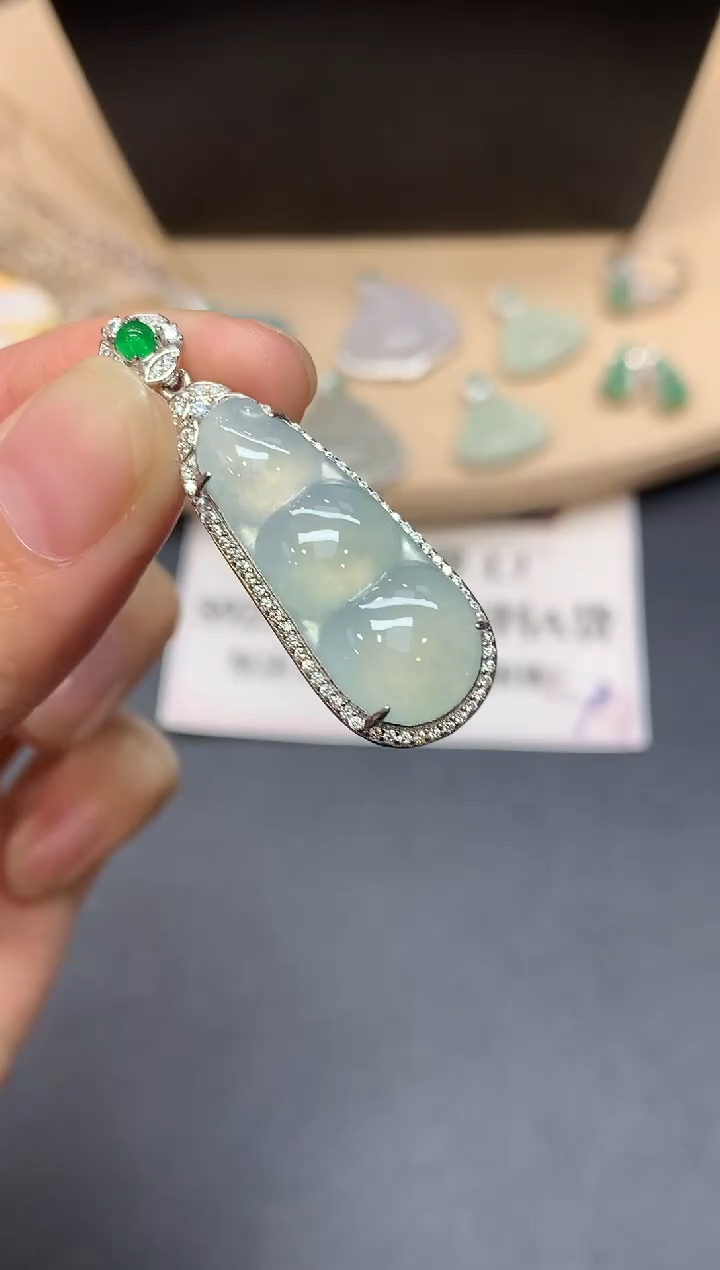 【闪购商品】翡翠吊坠(不含链)银S925镶嵌福豆【多样性发其一】
