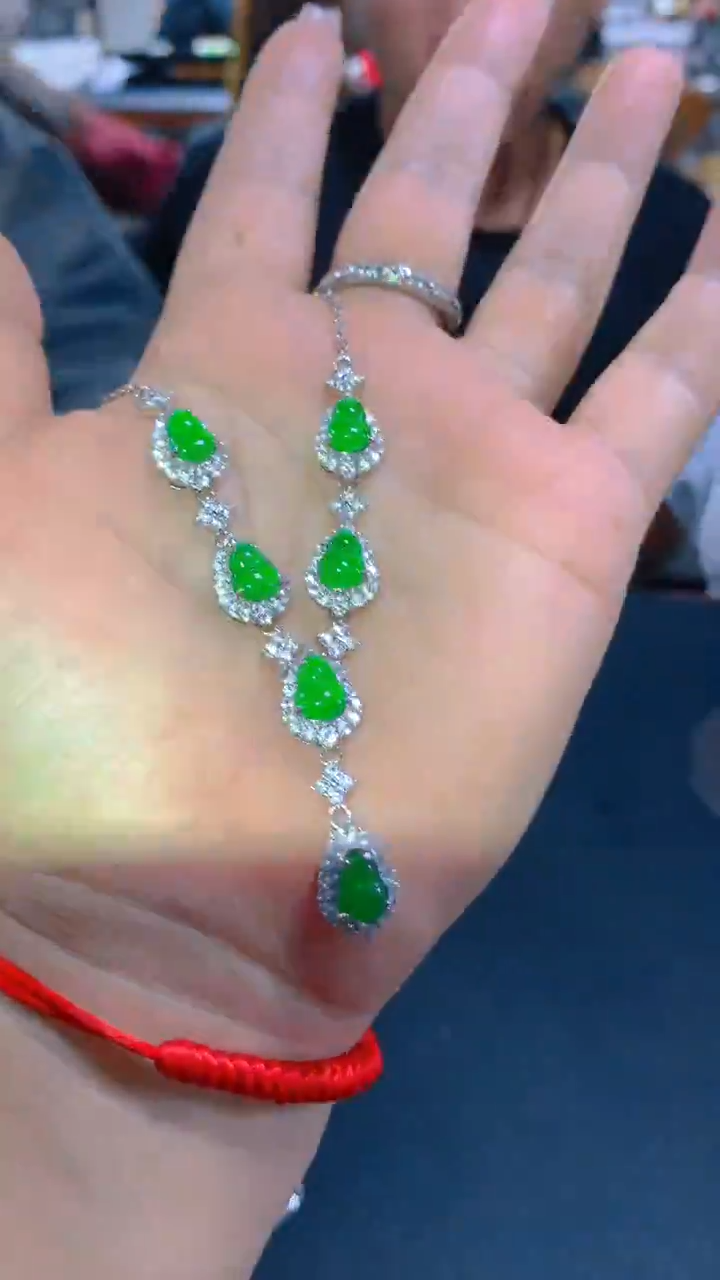 【闪购商品】翡翠吊坠(赠链)未镶嵌0682184626多样性发其一