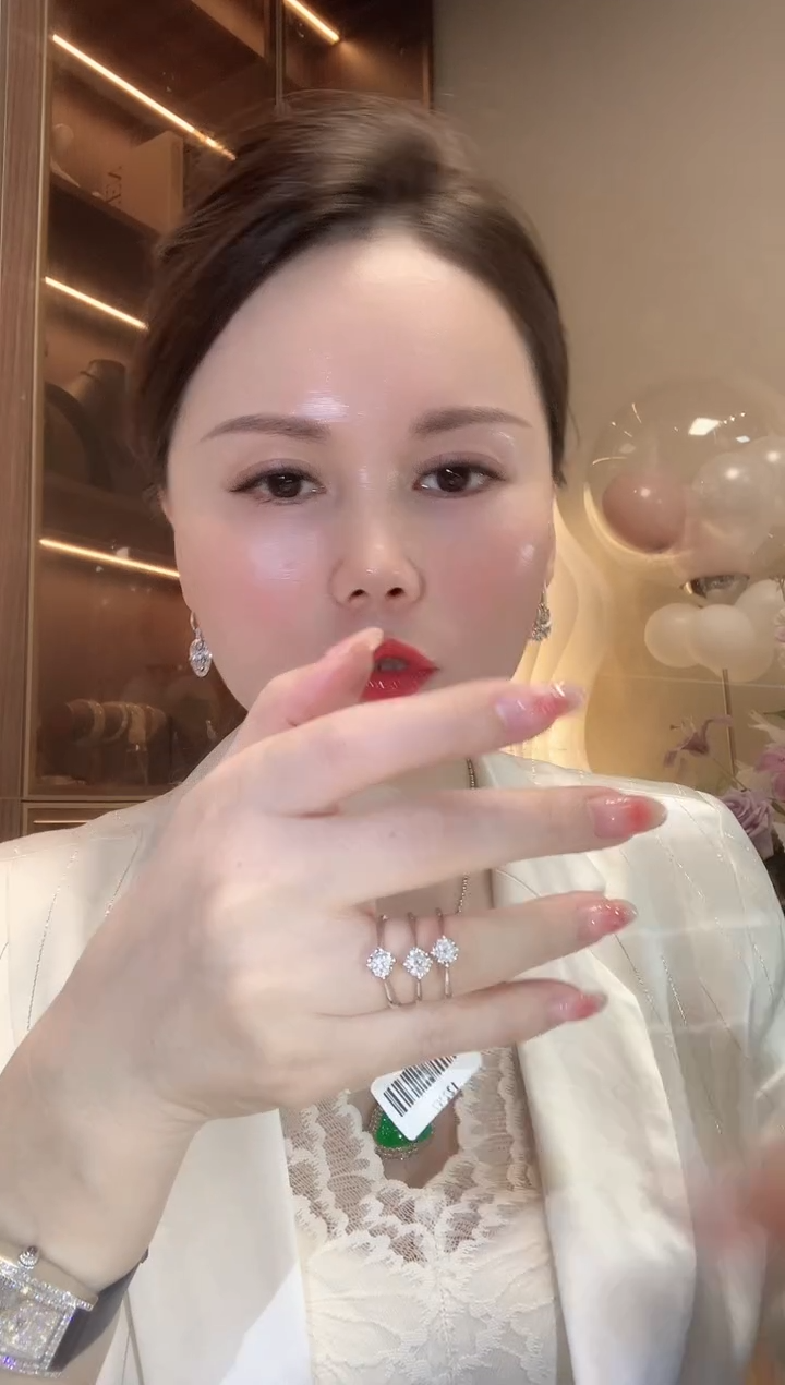 【闪购商品】钻石戒指18K金镶嵌C52 多样性发货一件