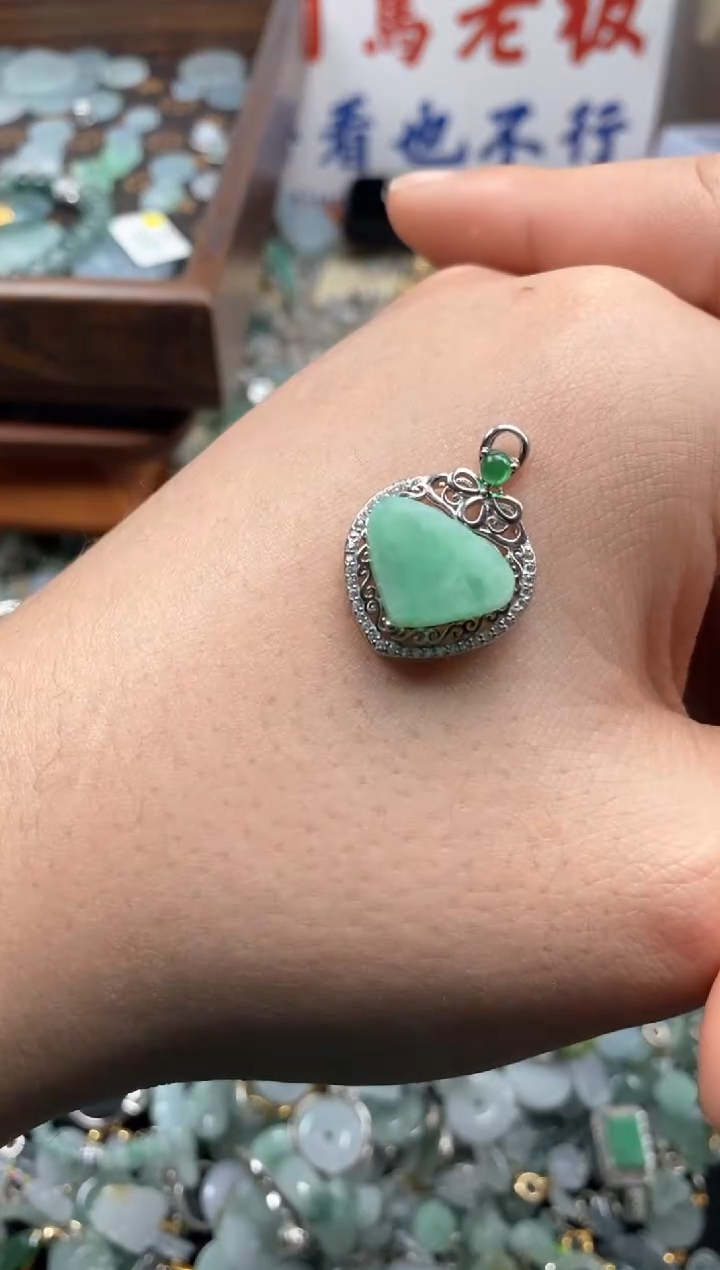 【闪购商品】翡翠颈饰未镶嵌哥哥