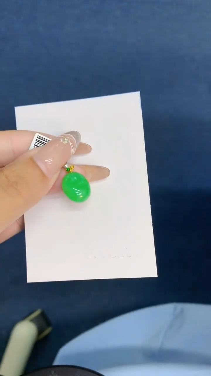 颈饰18K金镶嵌翡翠1