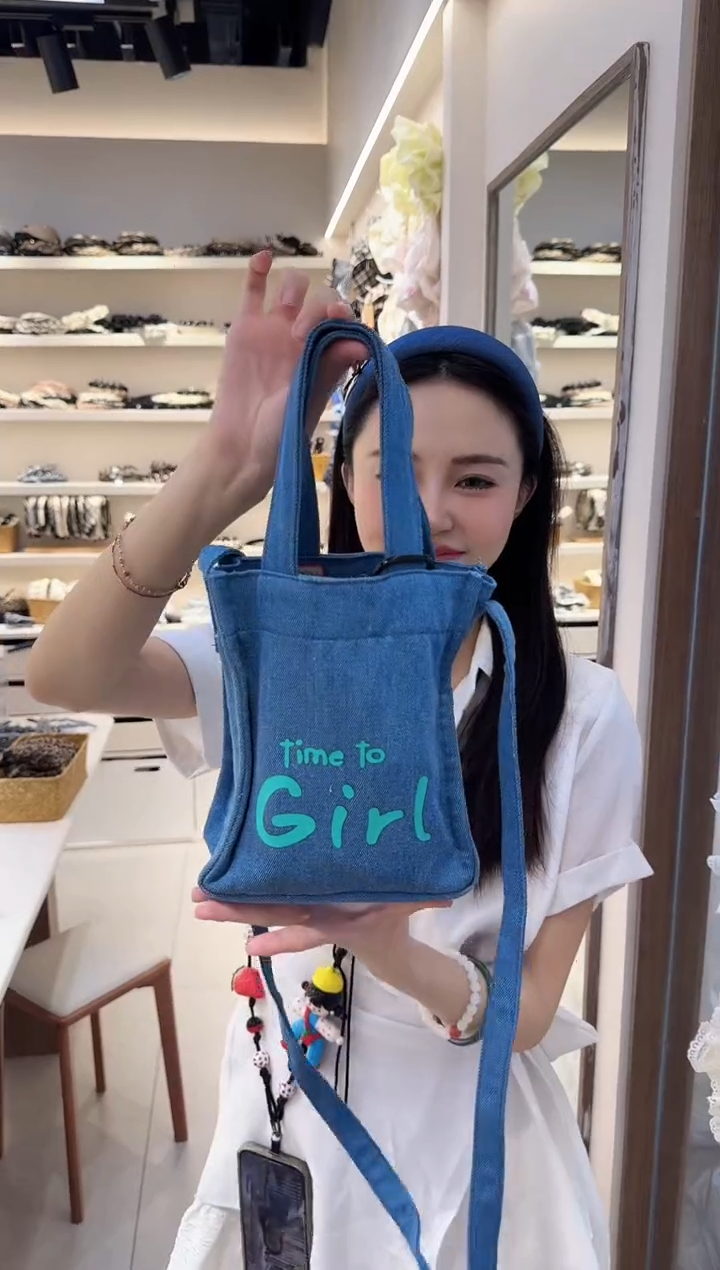牛仔布艺字母手拿包