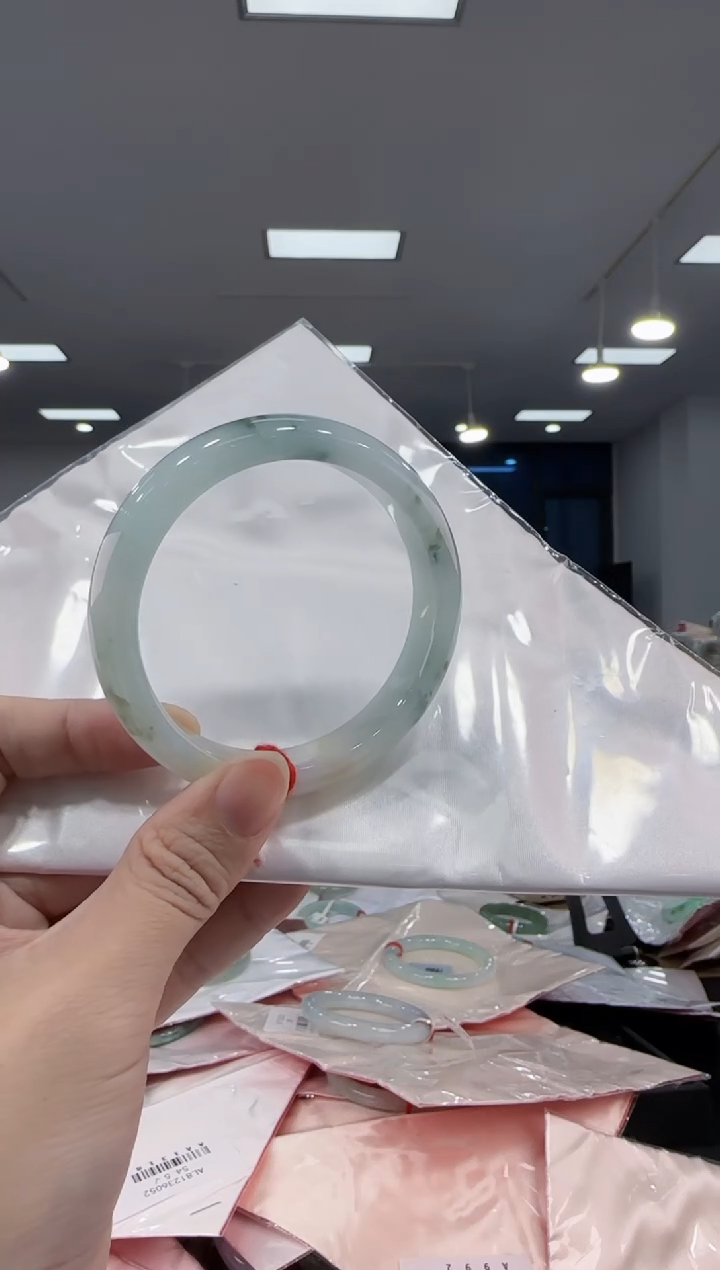 【闪购商品】翡翠手镯未镶嵌  翡翠手镯