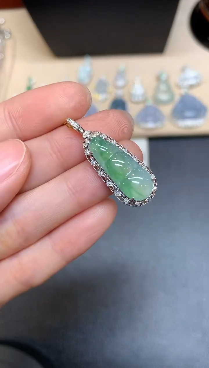 【闪购商品】翡翠颈饰18K金镶嵌福豆【无服务费多样性发其一