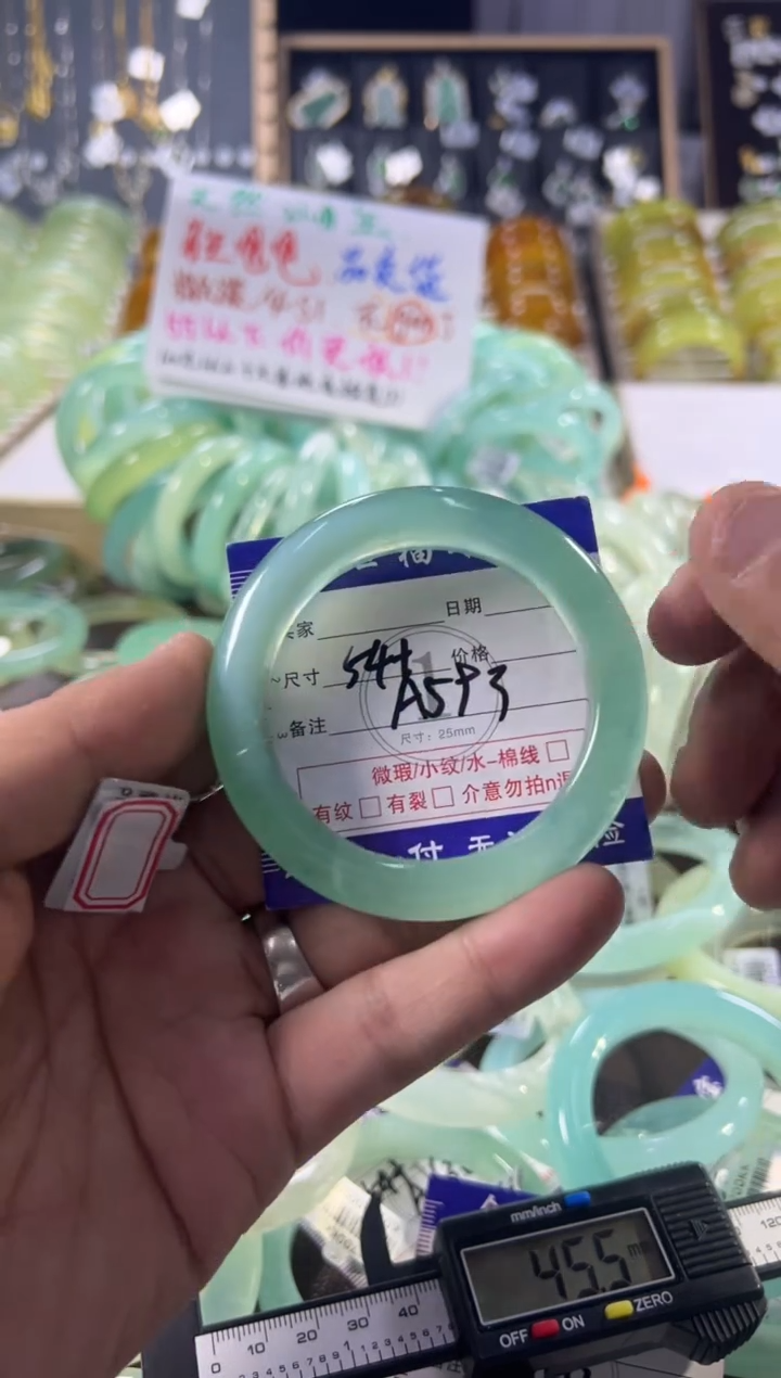 未镶嵌蛇纹石玉手镯1