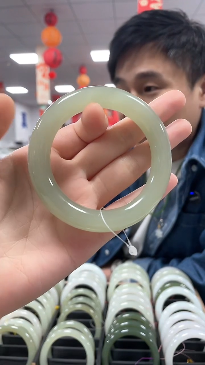 【闪购商品】和田玉手镯未镶嵌圈口备注 高品果冻猫手镯一条