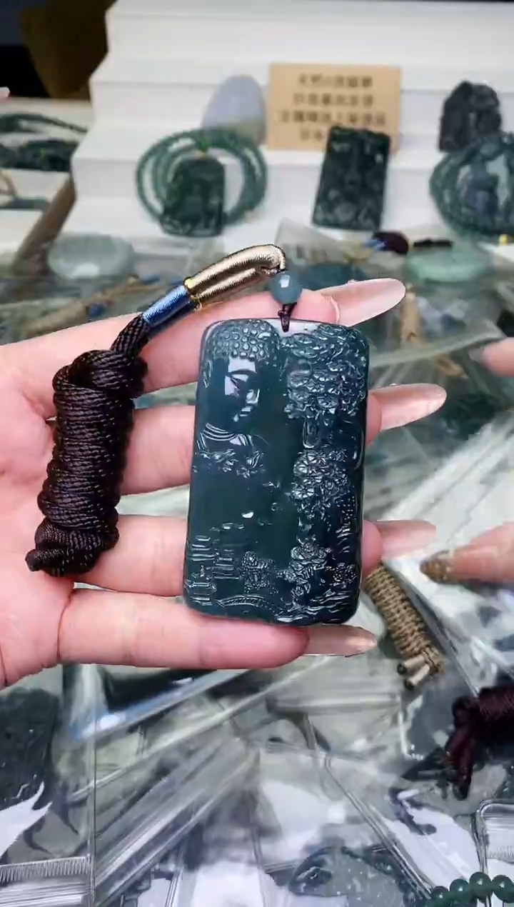 颈饰未镶嵌翡翠 