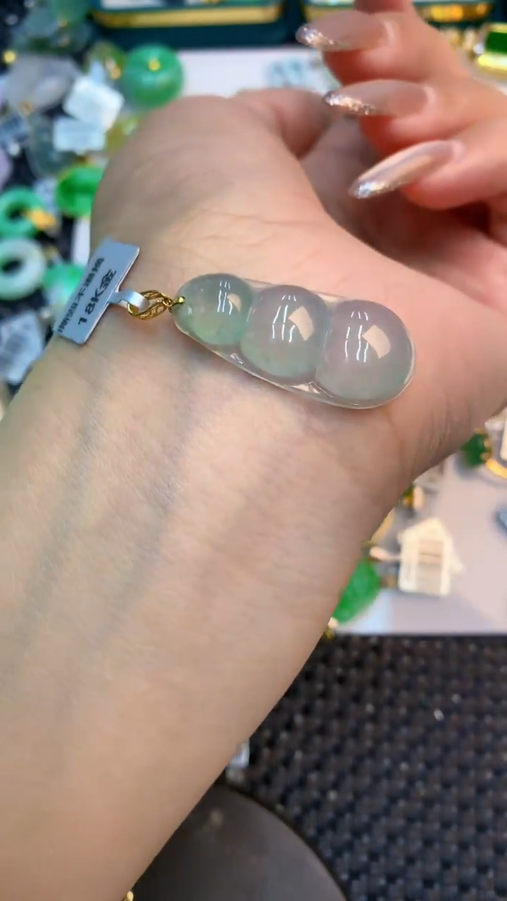 颈饰18K金镶嵌翡翠1