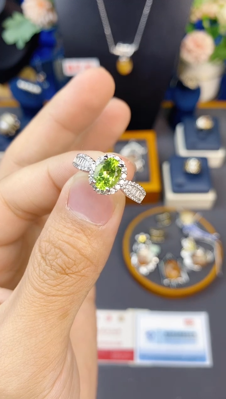 【闪购商品】橄榄石戒指银S925镶嵌带证书