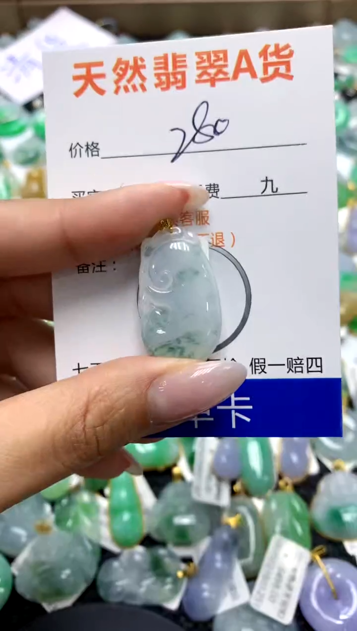 翡翠18K金镶嵌颈饰1111111111111111