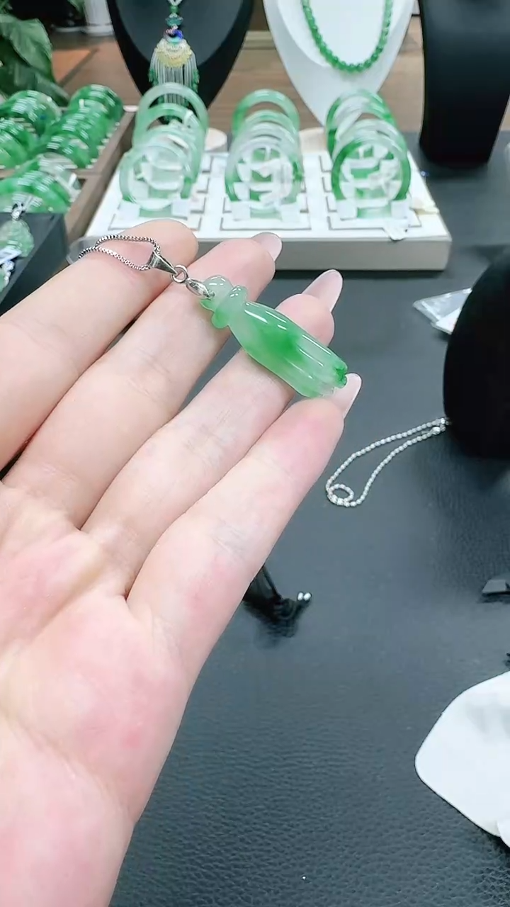 未镶嵌1石英质玉（非洲翠）?****?6872