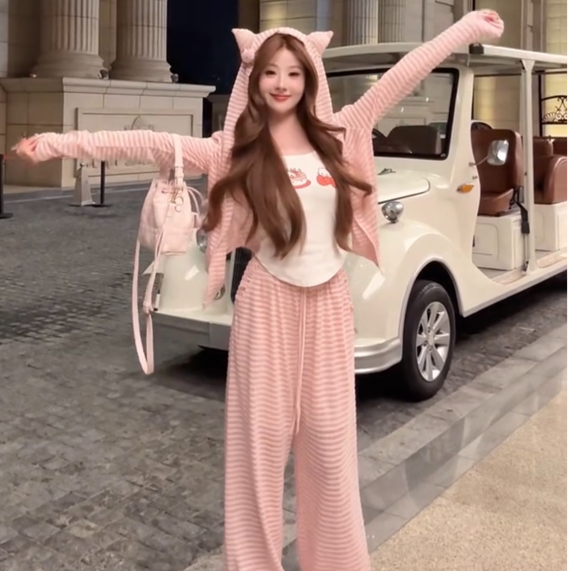 2025新款粉色条纹减龄休闲运动穿搭一整套女早秋季小个子两件套装