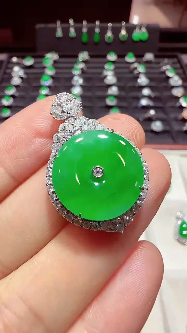 翡翠18K金镶嵌吊坠(不含链)平安扣