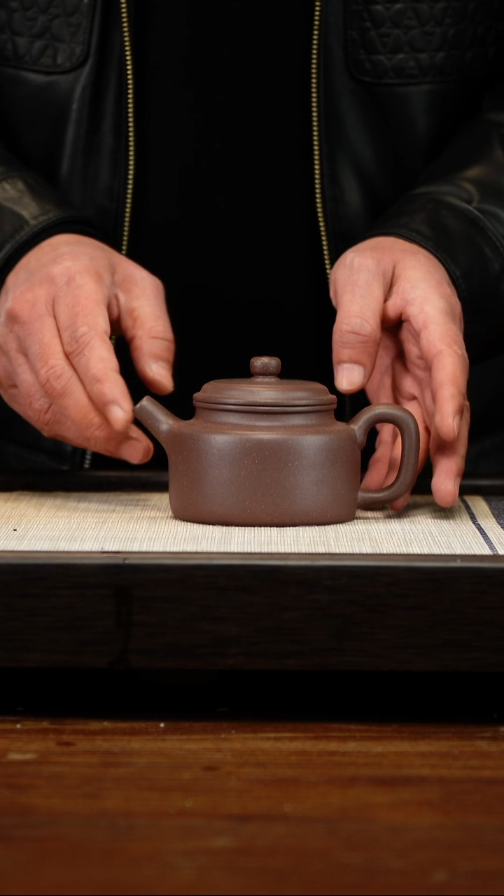 茶壶紫砂四底德中