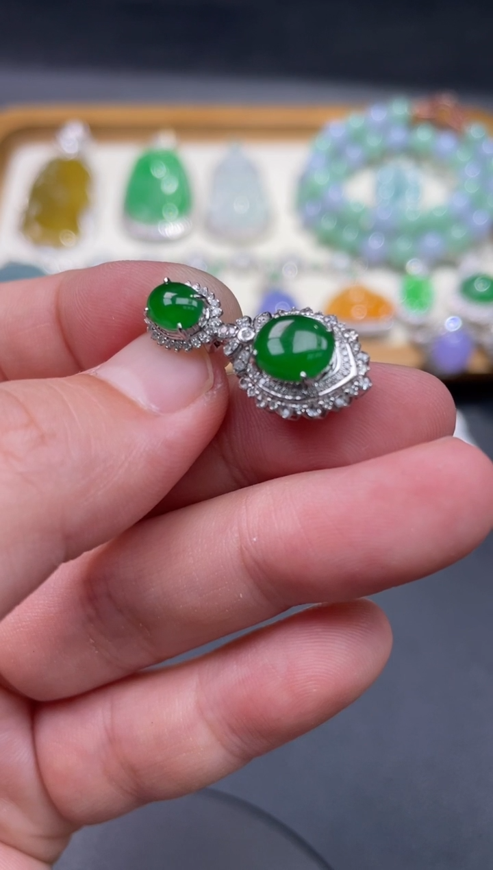 【闪购商品】翡翠颈饰18K金镶嵌87...........