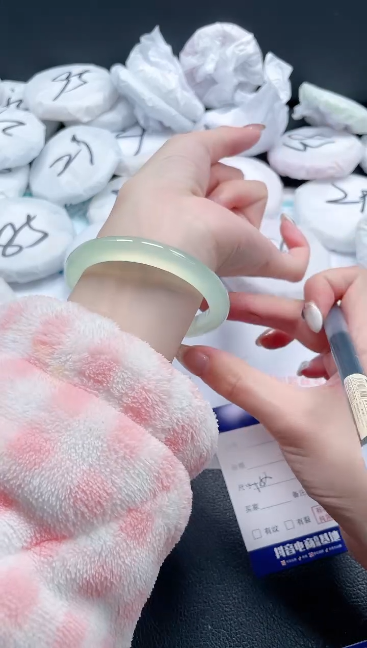 【闪购商品】石英质玉手镯未镶嵌 12J85-58