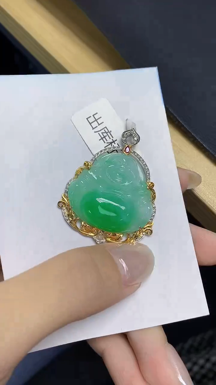 翡翠18K金镶嵌颈饰天然缅甸翡翠A货