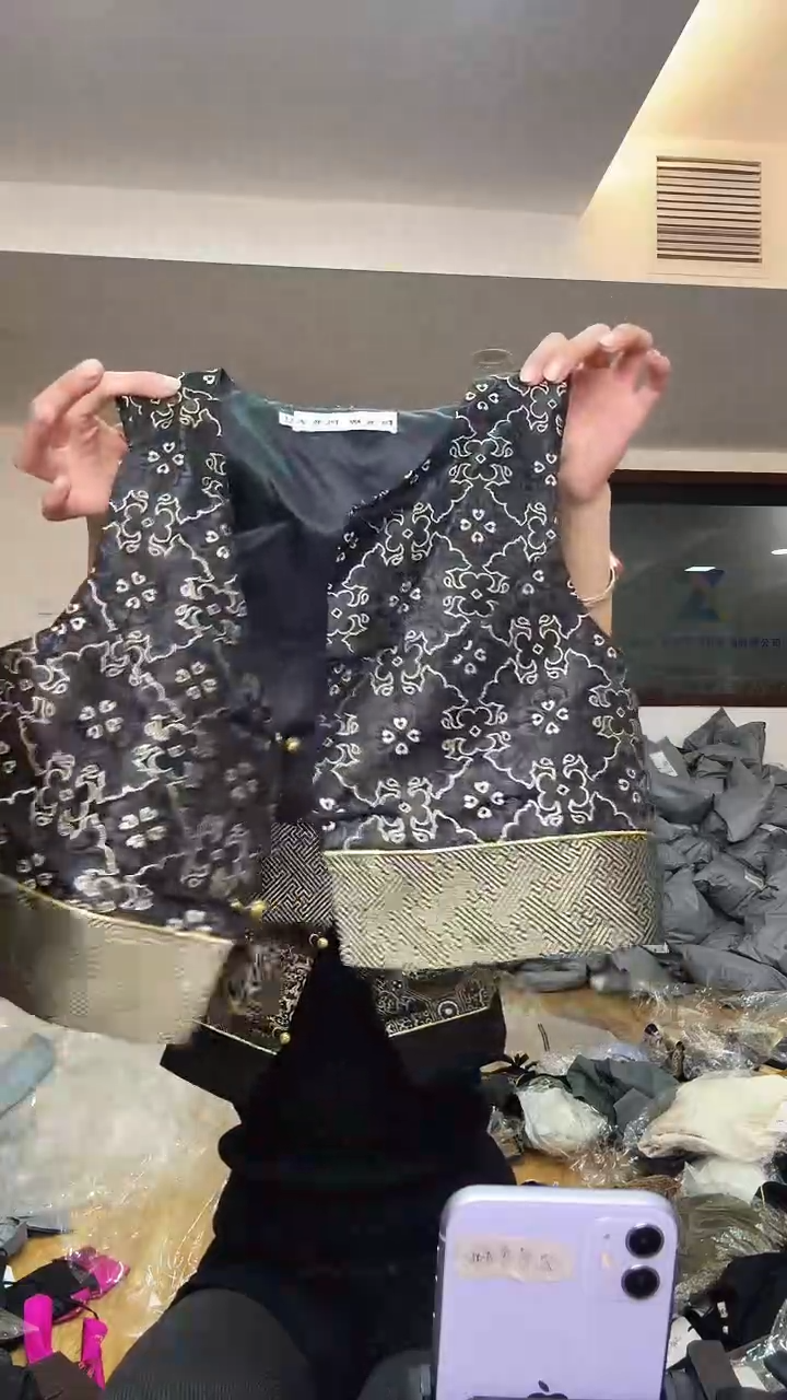 马甲       M码       80-105斤