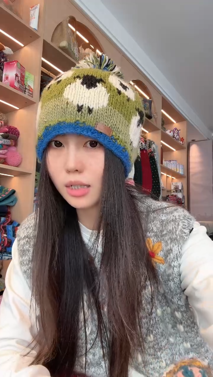 羊毛蓝边小羊羊毛帽