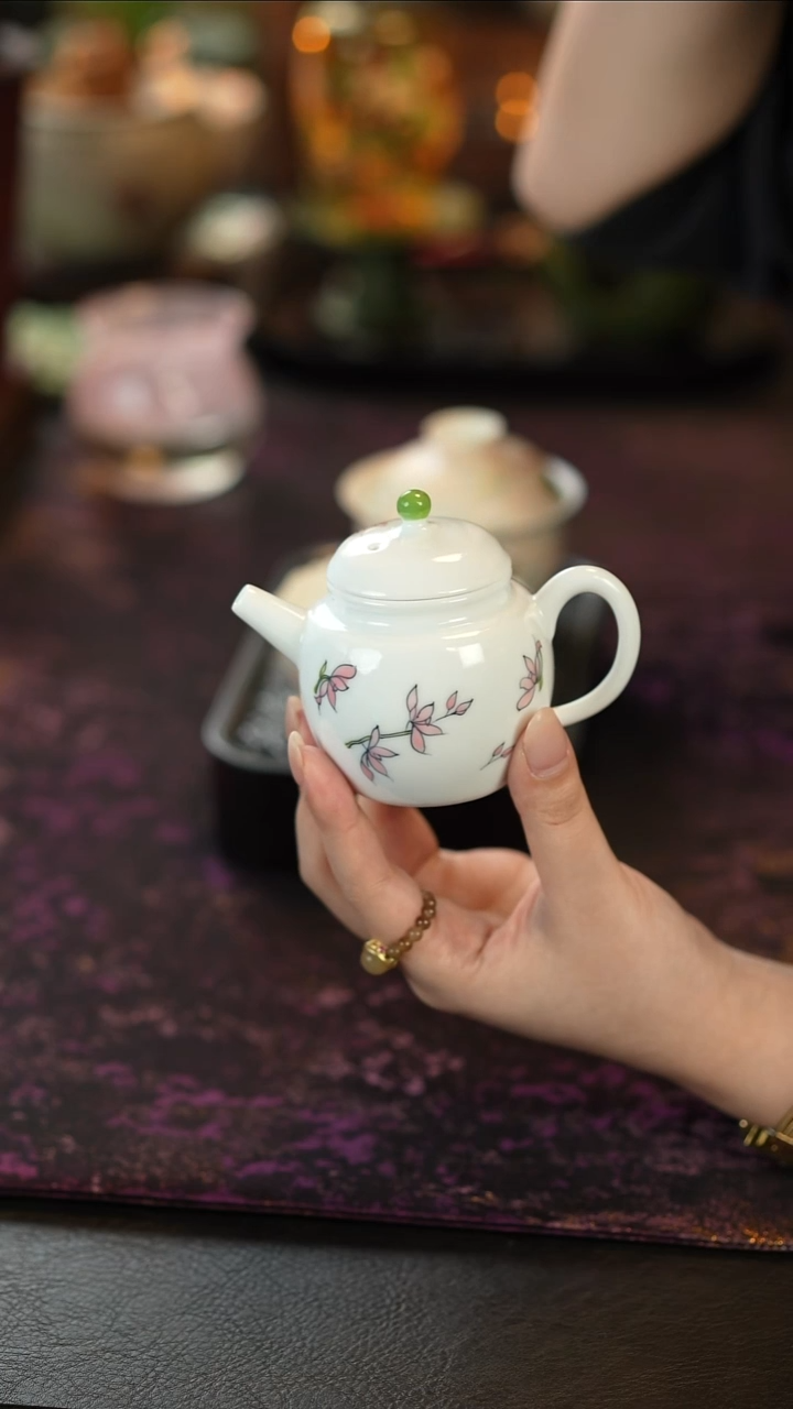 摆件陶纯手绘玉兰花-小品壶