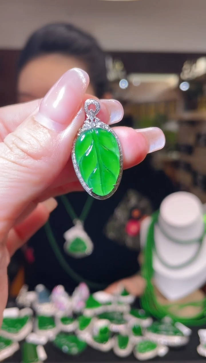 【闪购商品】翡翠吊坠(不含链)未镶嵌多样性发其一