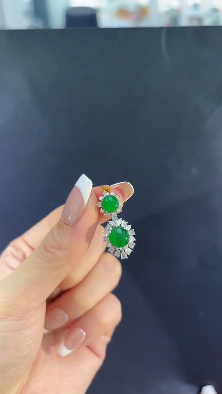 【闪购商品】翡翠吊坠(不含链)18K金镶嵌翡翠双蛋吊坠多人不退不换