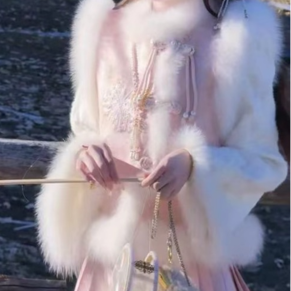 【云酥】新中式国风刺绣盘扣重工小香风马甲名媛百搭时尚