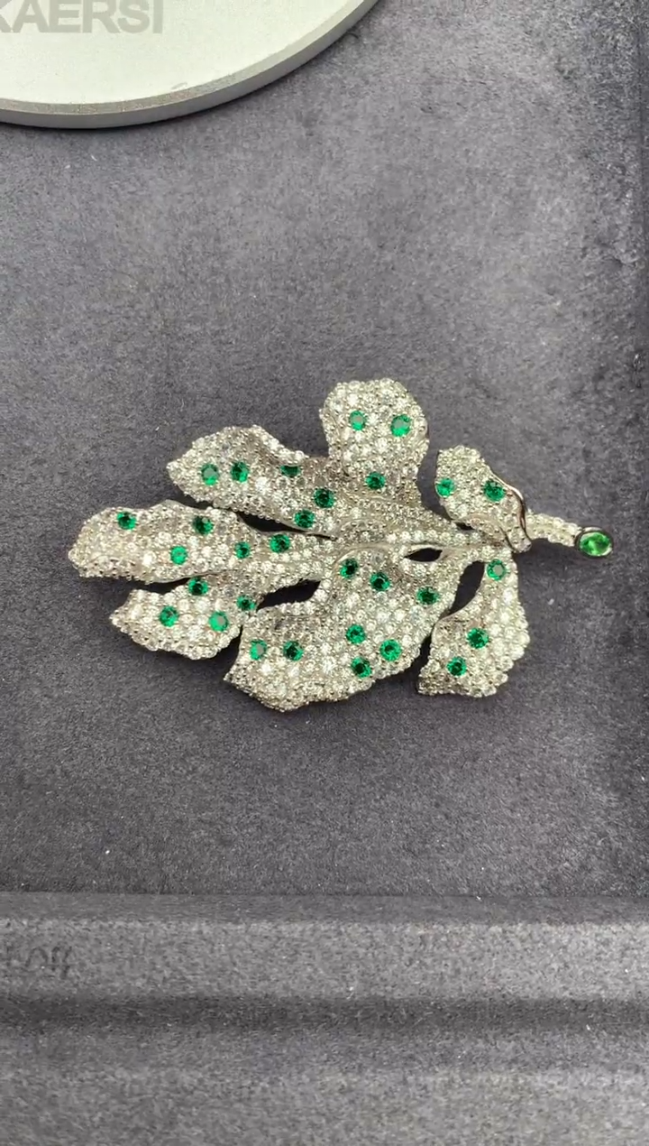 银S925镶嵌胸针石榴石 ct沙弗莱  GH  定制