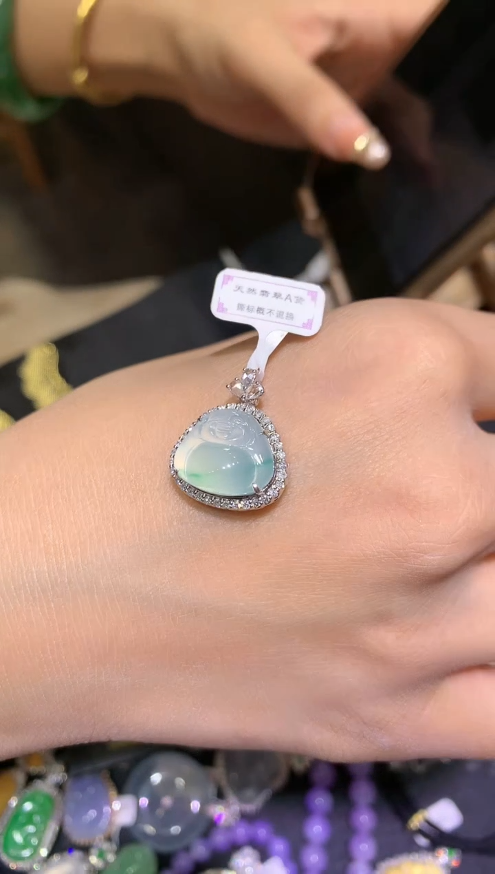 【闪购商品】翡翠吊坠(不含链)18K金镶嵌佛公