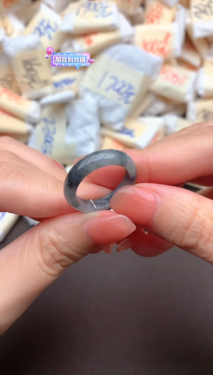 翡翠挂件未镶嵌19圈