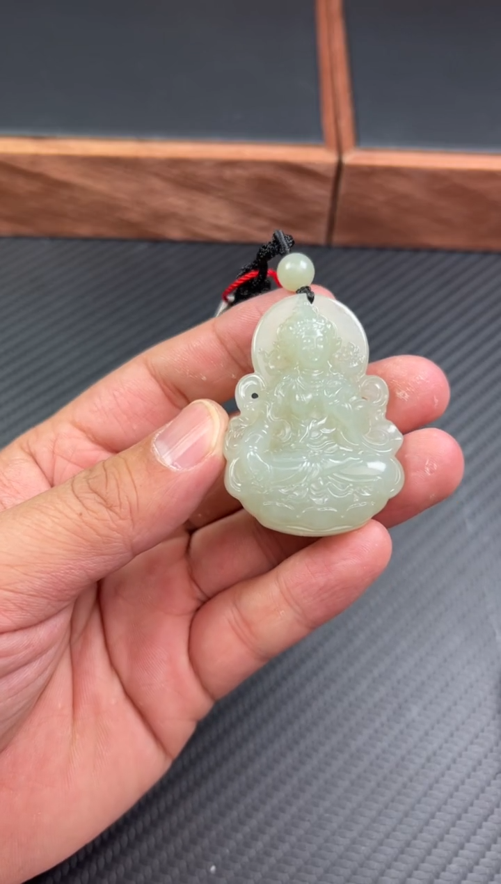 【闪购商品】和田玉吊坠(赠链)未镶嵌且末微色差近矿