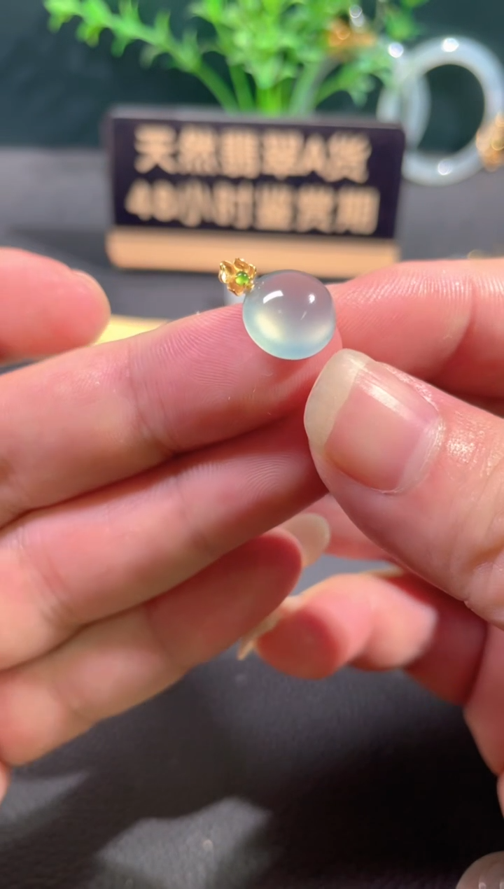 翡翠18K金镶嵌颈饰翡翠