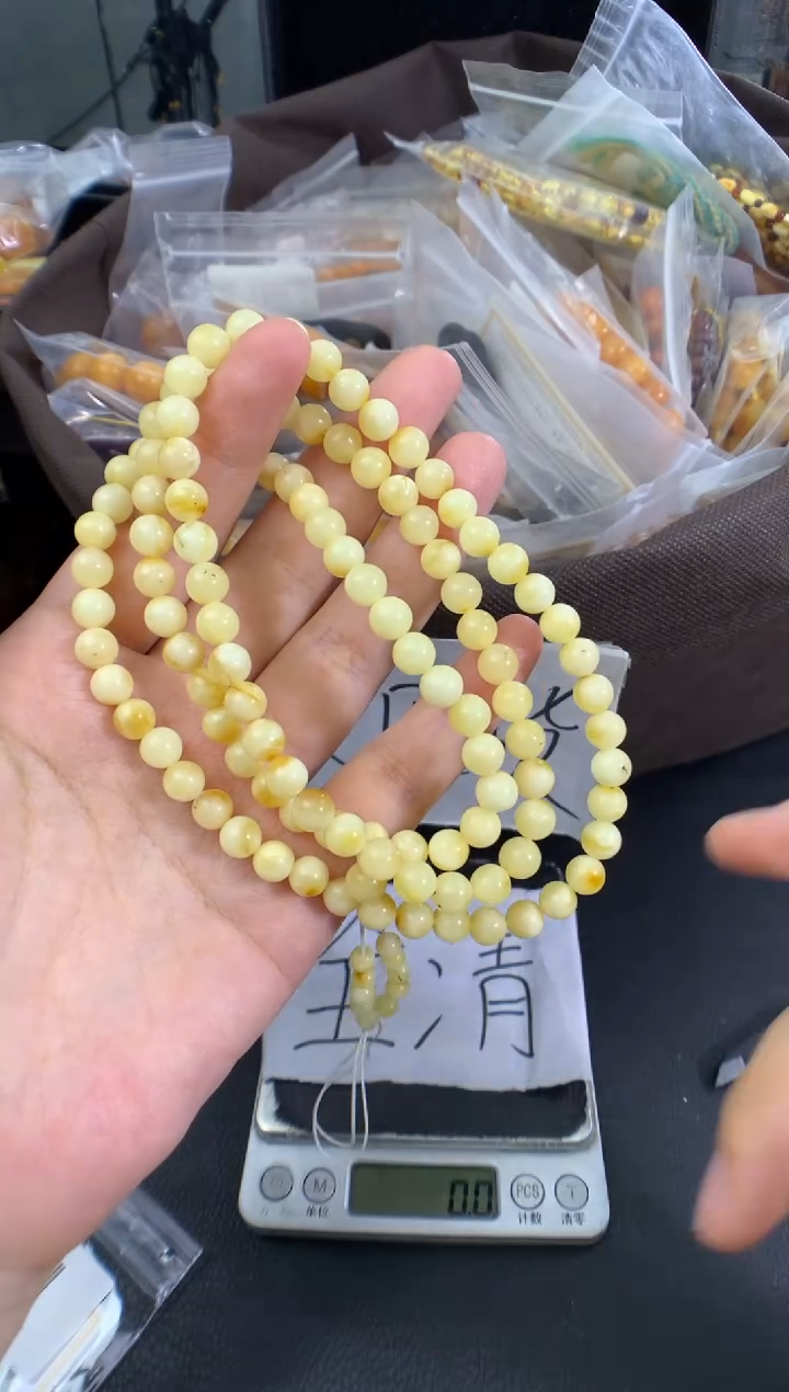 蜜蜡未镶嵌珠宝奇石1