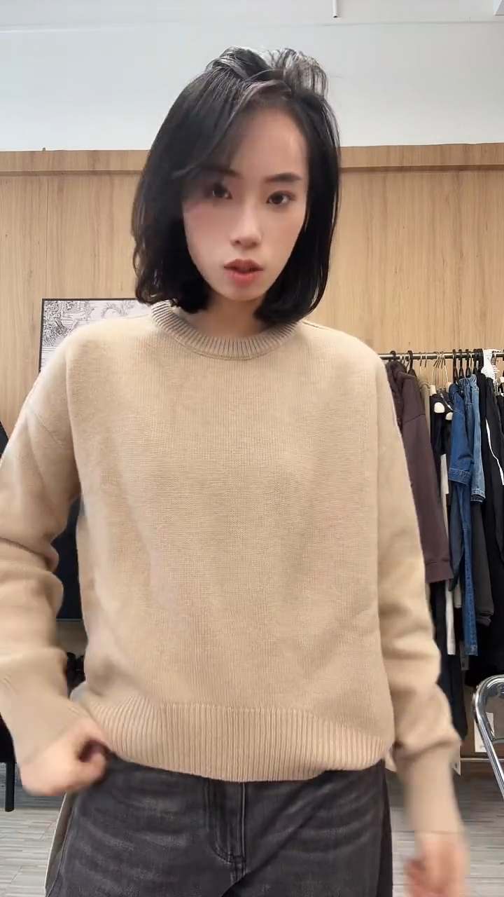 米色圆领经典上衣