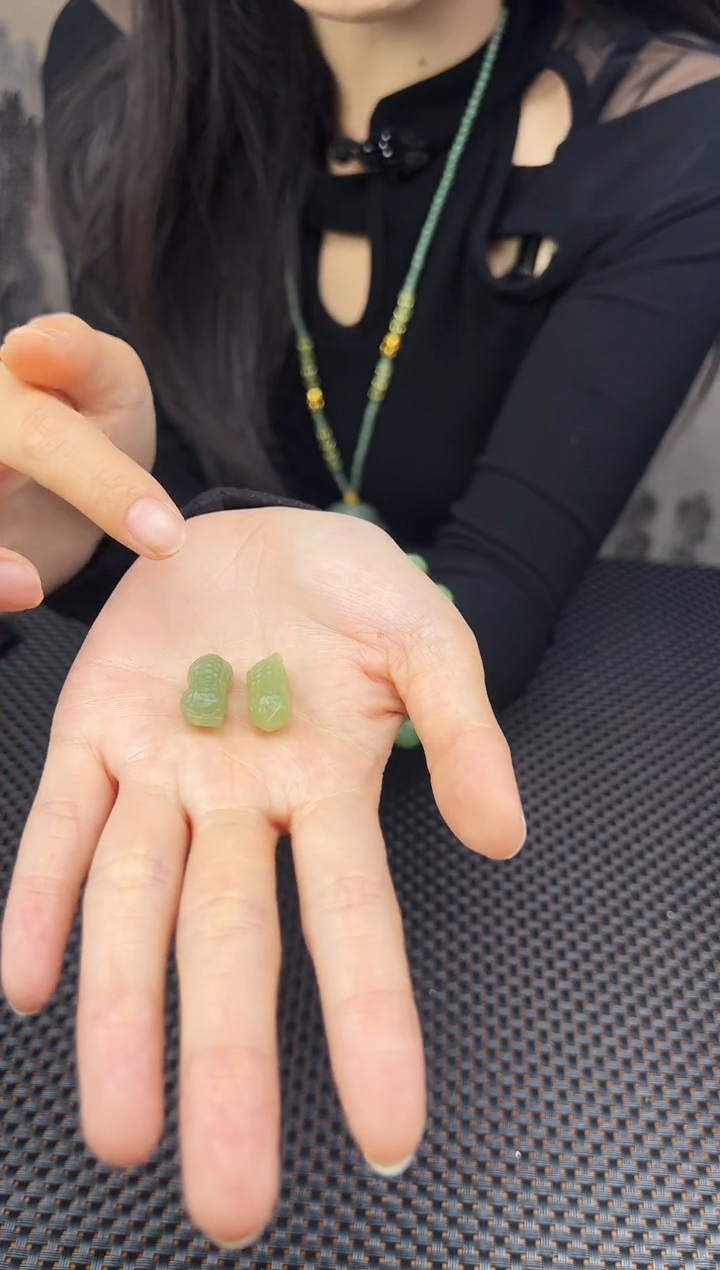 吊坠(赠链)未镶嵌和田玉花生吊坠（多样性发货）